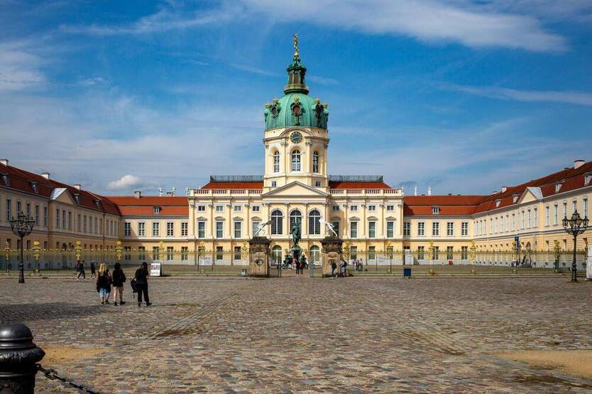 Kompakte Dachgeschoßwohnung nah Schloß Charlottenburg - 2,5 Zimmer am Mierendorffplatz