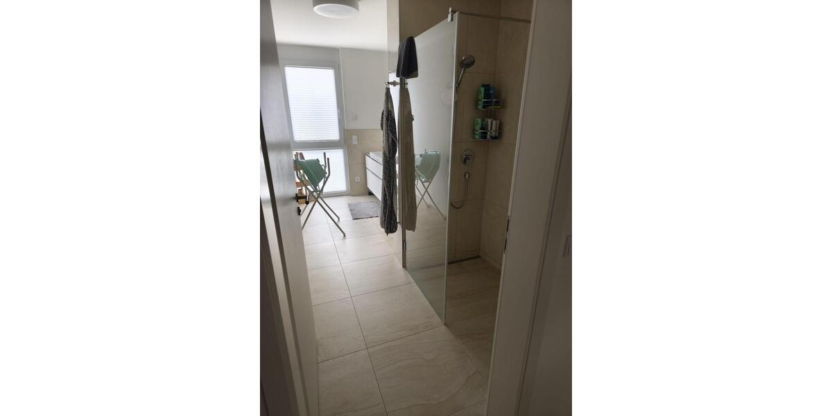 Neuwertige, zentrale 3 Zimmer-Whg mit Balkon, EBK und TG 3 zimmer