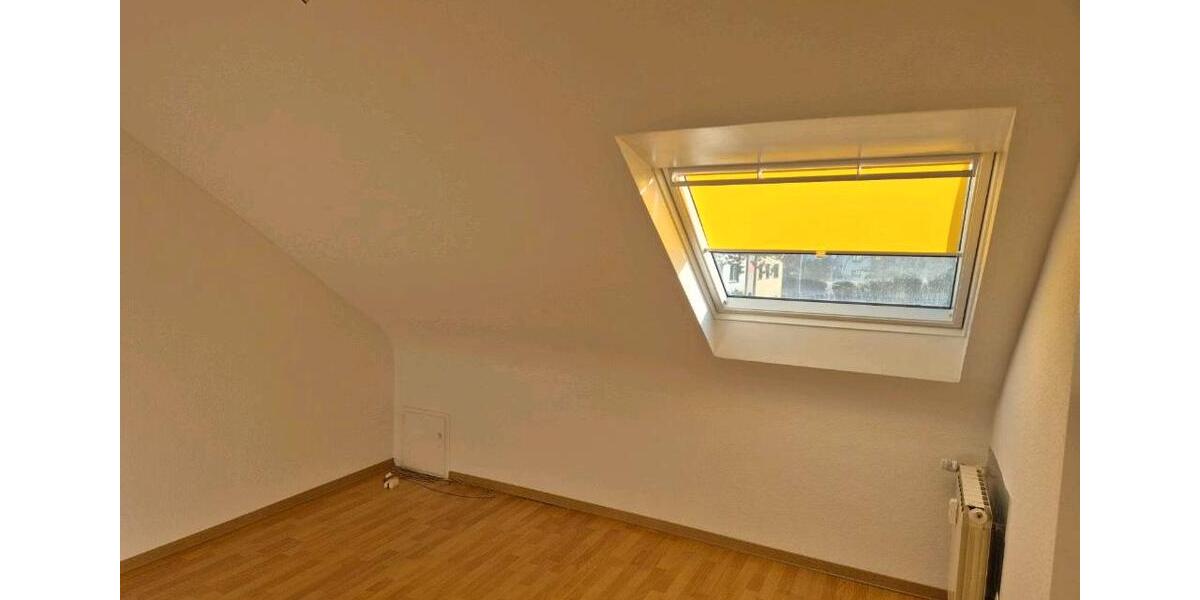 Dachgeschoßwohnung Saarbrücken West - 3 Zimmer, 50 m&sup2;, 380&euro; | Angebot:26573106