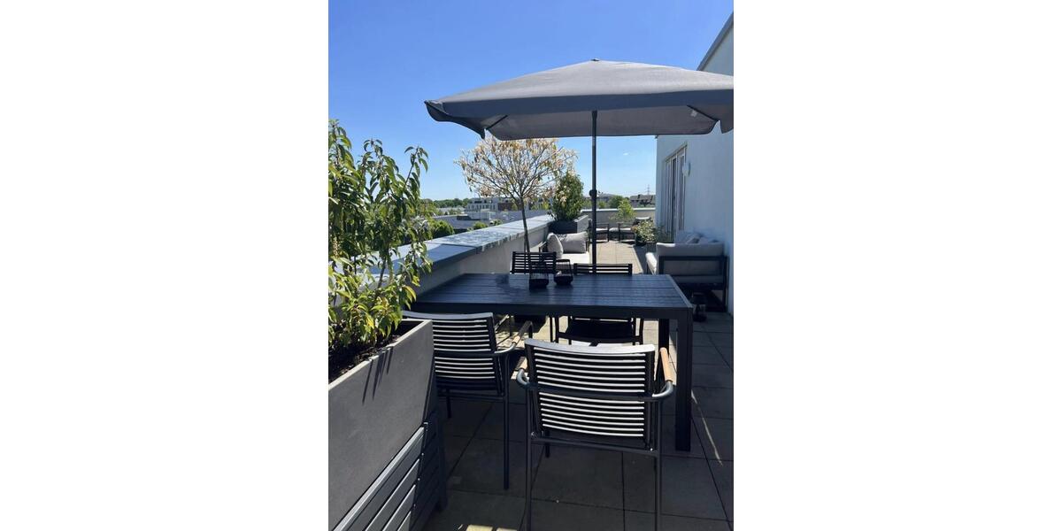 Helle Drei-Zimmer-Wohnung mit Blick auf den Rheinturm zimmer