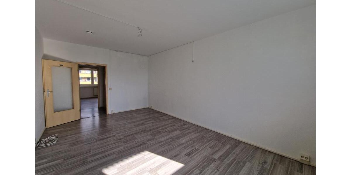 *Renovierte 3-Zimmer-Wohnung mit Balkon in der 1. Etage* 3 zimmer