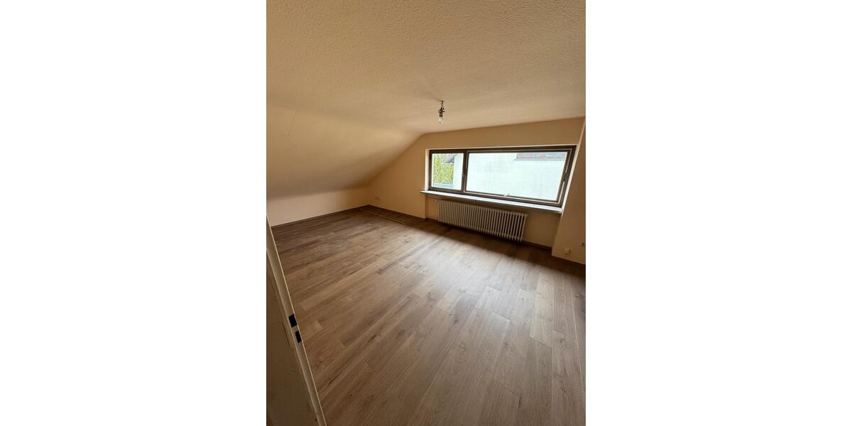 Dachgeschoßwohnung Saarbrücken Malstatt - 3 Zimmer, 70 m&sup2;, 700&euro; | Angebot:26040579