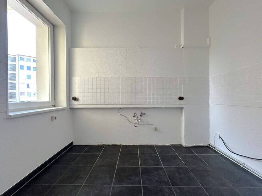 Helle, geräumige 4 Zimmerwohnung mit Balkon in zentraler Lage