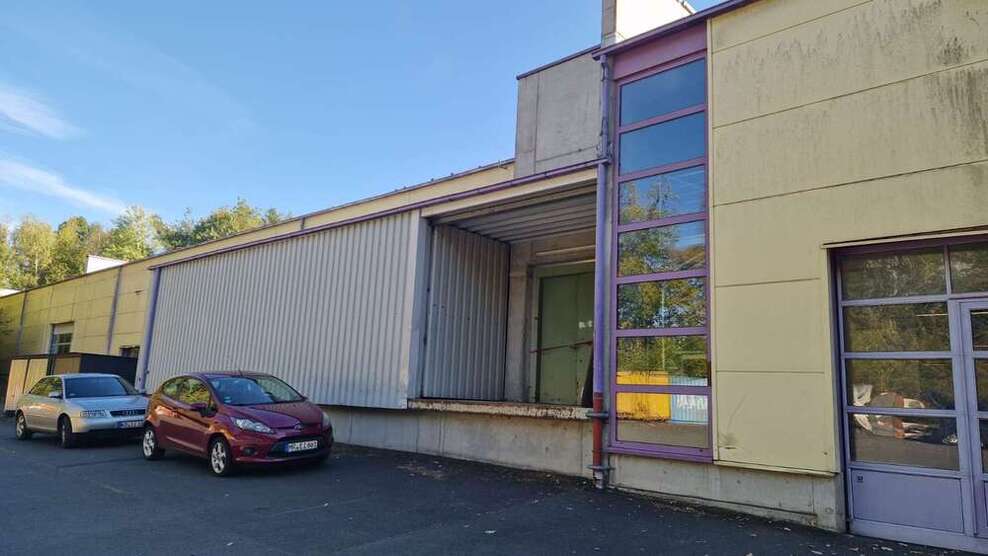 Halle in Burgwald 2.730 € 910 m²