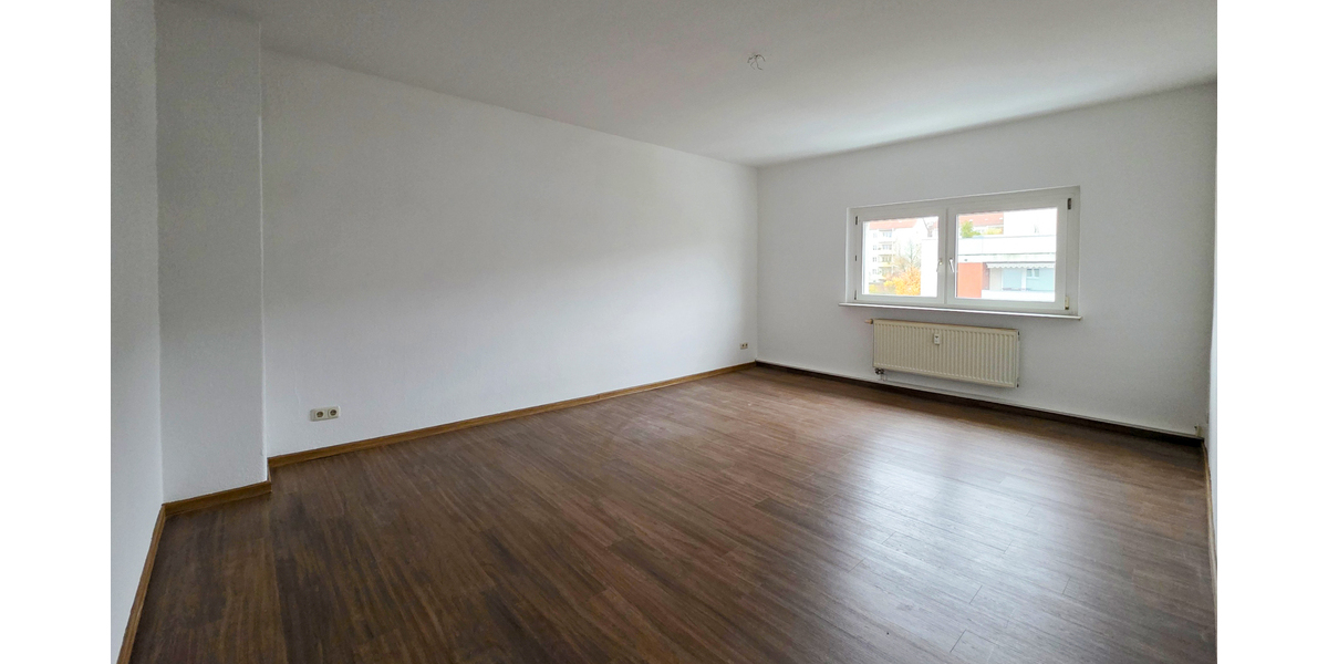 Eckbadewanne und Dusche - Tolle 3 Zimmer DG Wohnung mit Gartennutzung - Dachgeschoßwohnung Gera Ostviertel | Angebot:27365789