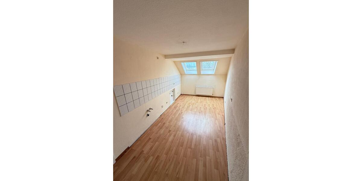 Dachgeschoßwohnung Weißenfels - 4 Zimmer, 111 m&sup2;, 595&euro; | Angebot:26031673