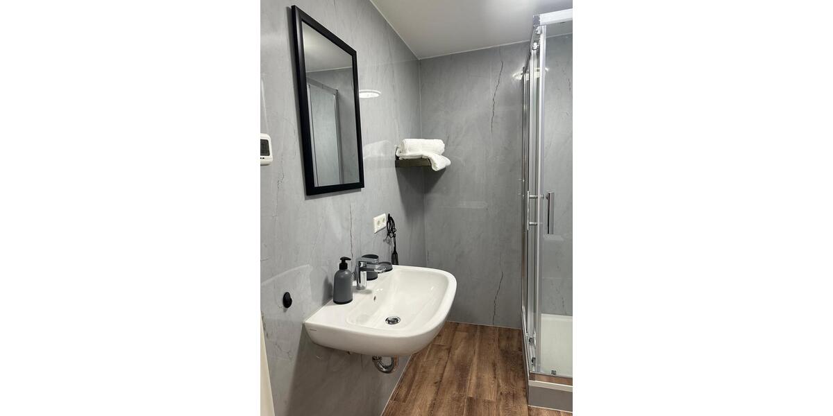 Wohnen auf Zeit Ichenhausen - 8 Zimmer, 35 m&sup2;, 30&euro; | Angebot:24478973