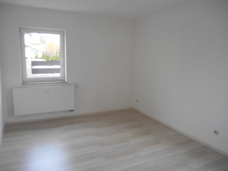 Weg vom Schuss,doch mittendrin! Einwandfreie 2-RaumWohnung am Ortsrand von Wyhra mit Blick ins Grüne