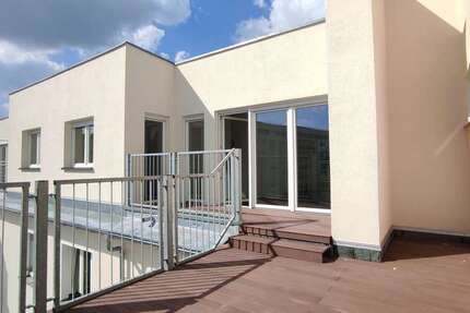 Wohnung zum Mieten in Berlin 1.969 € 82.42 m² 3 zimmer