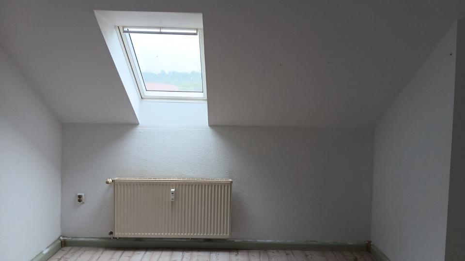 Dachgeschoßwohnung Freital - 3 Zimmer, 68 m&sup2;, 470&euro; | Angebot:25378460