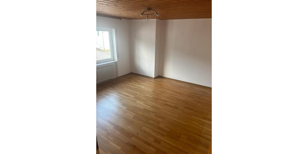 Etagenwohnung Donaueschingen - 3 Zimmer, 100 m&sup2;, 700&euro; | Angebot:26701947
