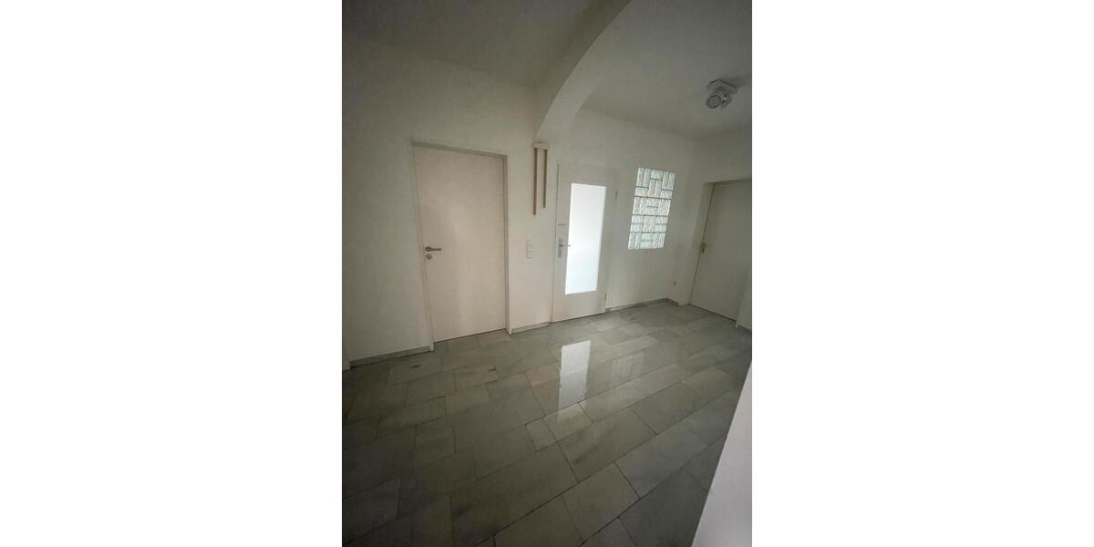 Etagenwohnung Siegburg - 4 Zimmer, 170 m&sup2;, 1.500&euro; | Angebot:25171907