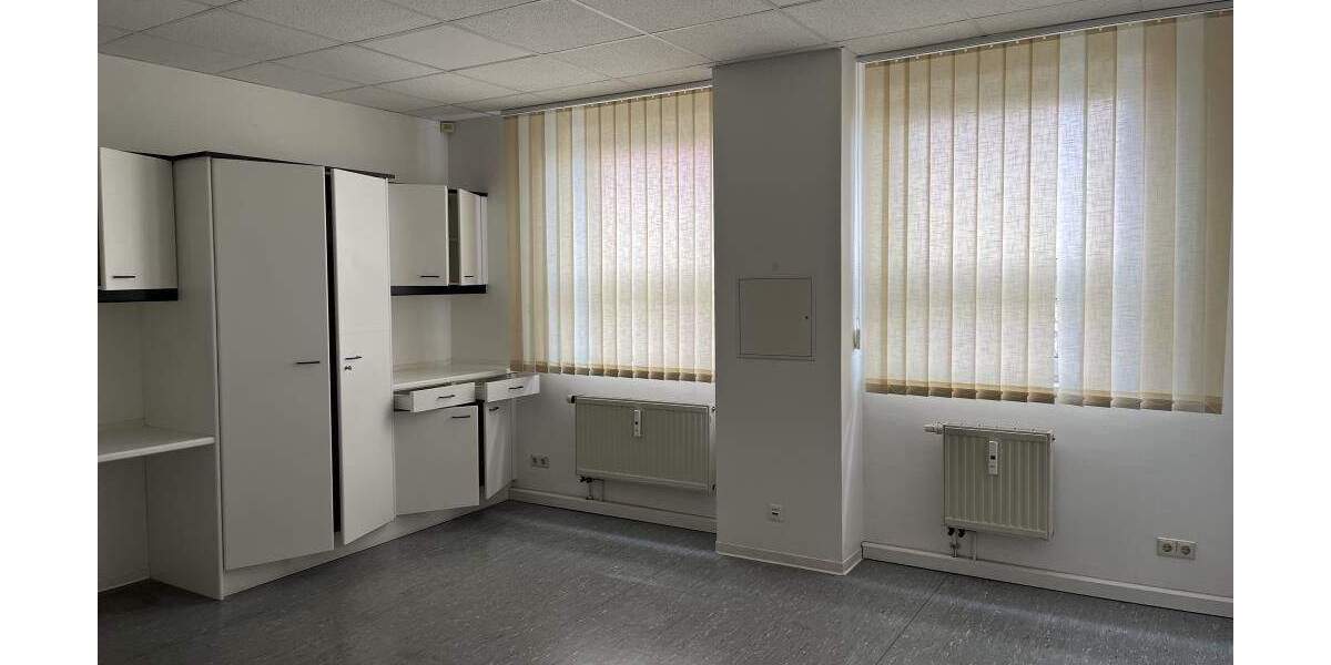 Gewerbeobjekt Bischofswerda - 8 Zimmer, 240 m&sup2;, 2.393&euro; | Angebot:25749161