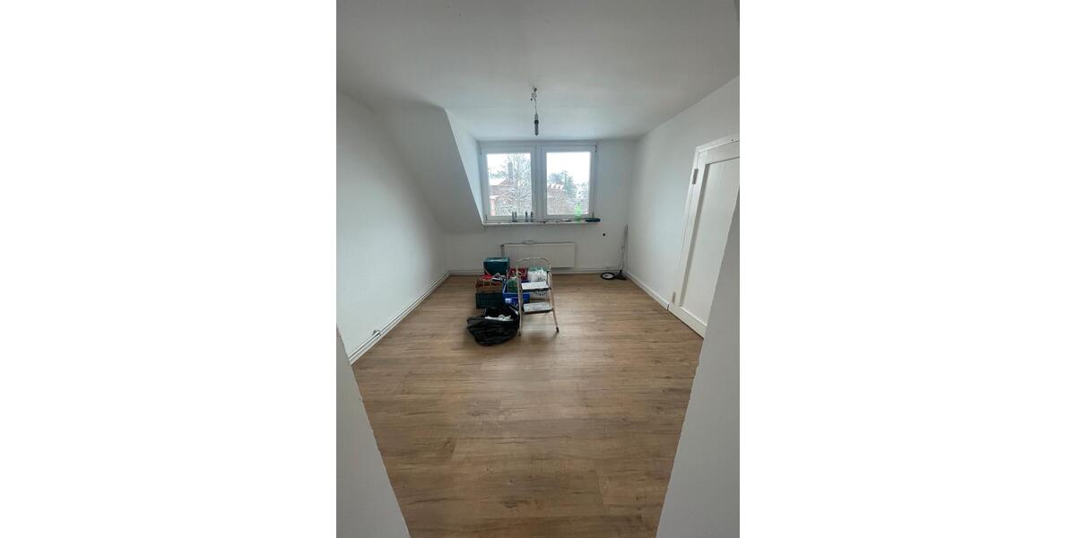 Renovierte helle 3 Zimmer Dachgeschoss Wohnung mit Aussicht 3 zimmer