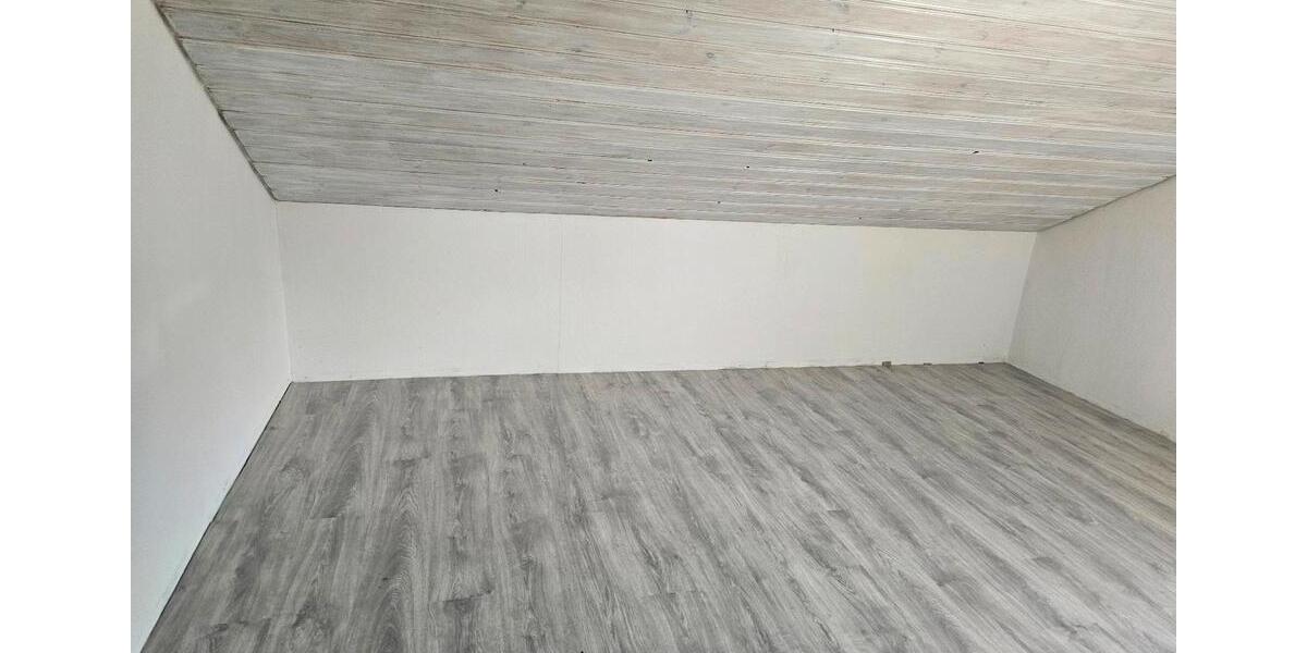 Dachgeschoßwohnung Kirchhaslach Greimeltshofen - 3 Zimmer, 85 m&sup2;, 655&euro; | Angebot:26625190