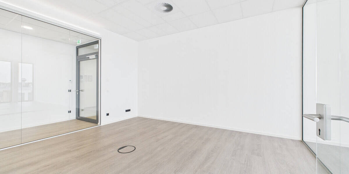 Repräsentatives Büro mit Südbalkon und hochwertiger Ausstattung für Unternehmen zimmer