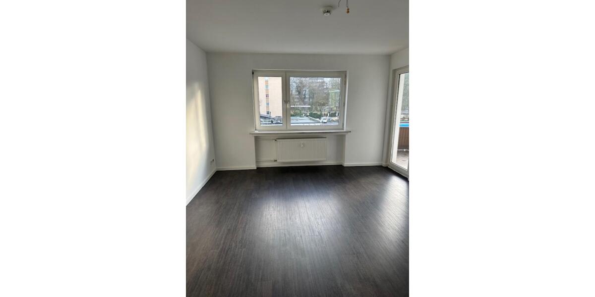 Kernsanierte schicke 2-Zimmer Wohnung mit EinbaukückeBalkon 2 zimmer