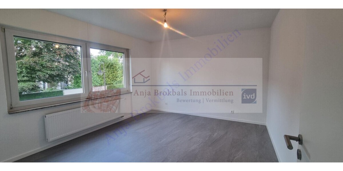 Modernisiert, zentral, ruhig, kl. Garage, 4 ZKB Balkon, Obergeschoss in einem Zweifamilienhaus 4 zimmer