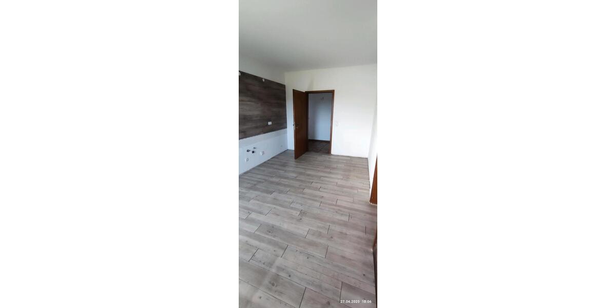 Etagenwohnung Windeck - 4 Zimmer, 150 m&sup2;, 1.100&euro; | Angebot:25239874