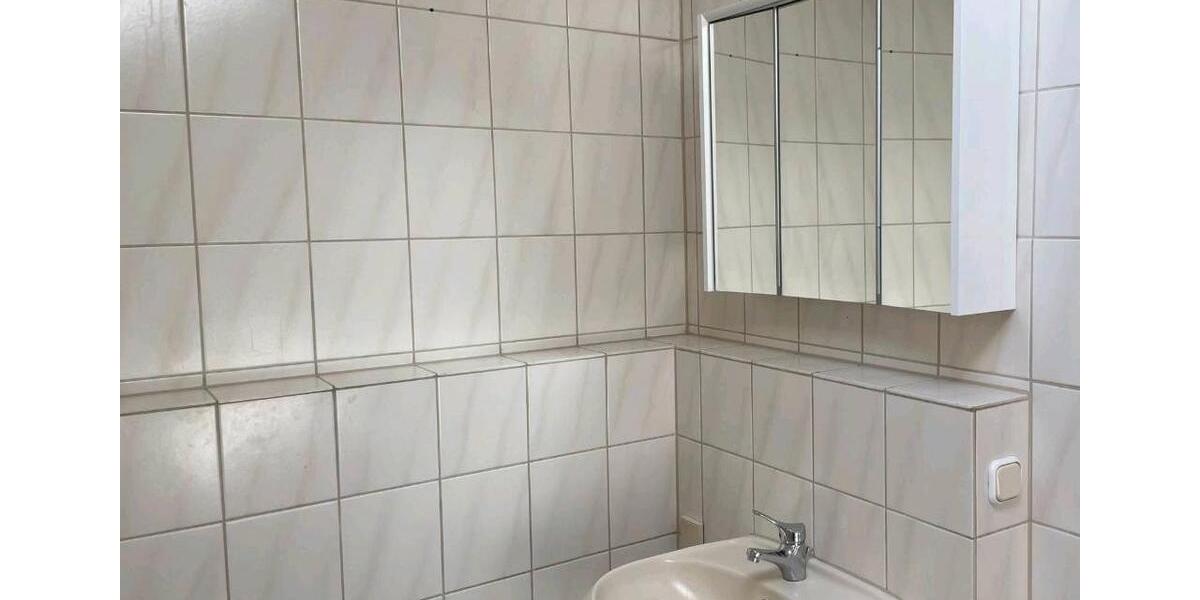 Dachgeschoßwohnung Landau an der Isar - 2.5 Zimmer, 100 m&sup2;, 720&euro; | Angebot:26521905