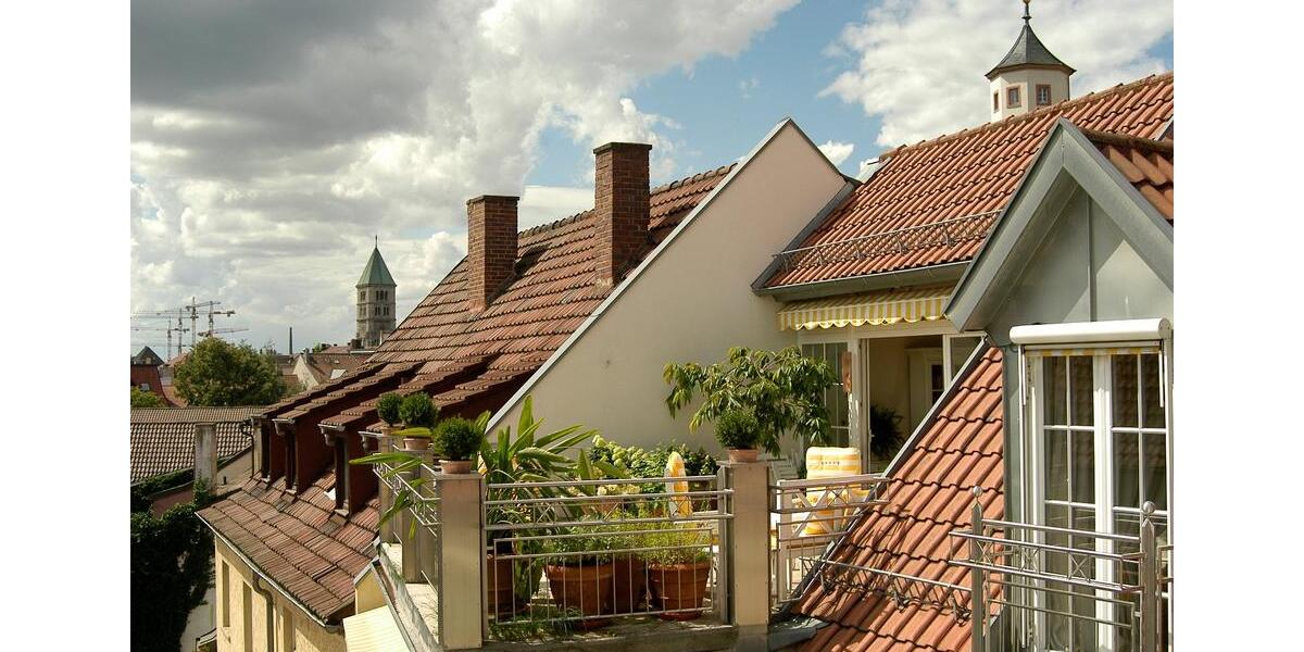 Dachgeschoßwohnung Schweinfurt Gartenstadt - 5 Zimmer, 242 m&sup2;, 1.800&euro; | Angebot:24700940