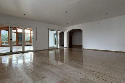 Großzügiges Wohnen -- ca. 230 qm auf einer Etage! 5 zimmer