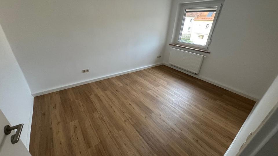 Etagenwohnung Weißenbrunn - 4 Zimmer, 100 m&sup2;, 775&euro; | Angebot:24623266