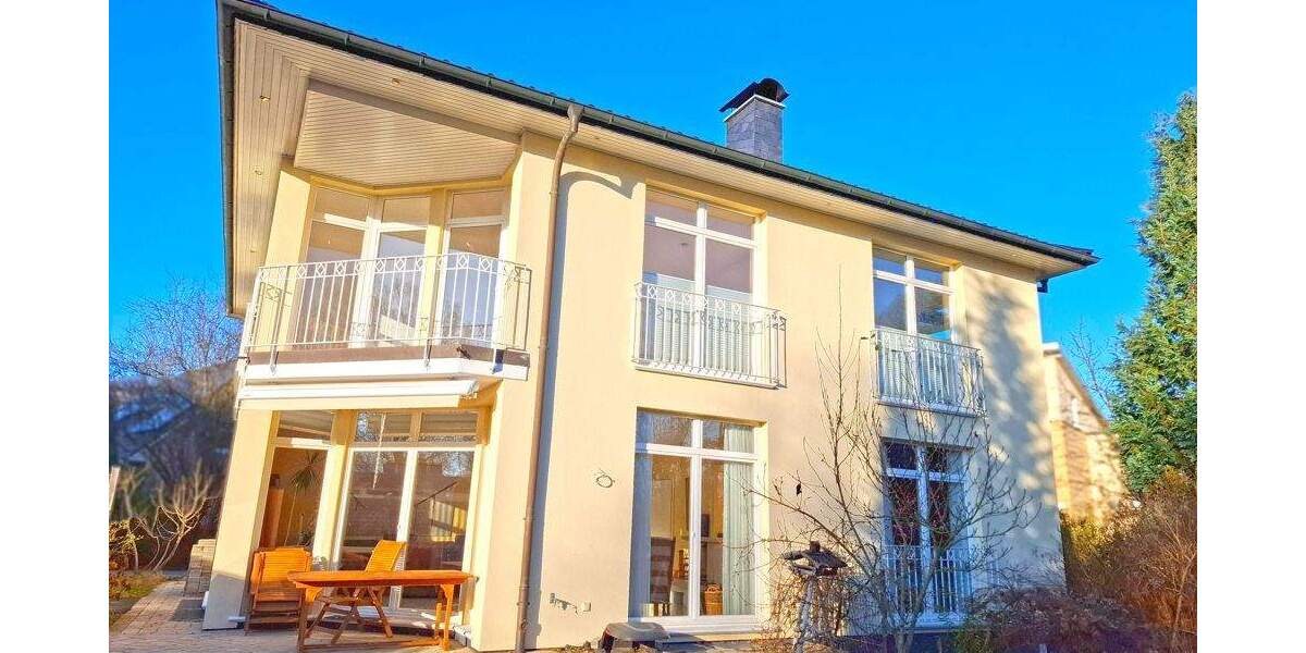 Alles neu im neuen Jahr! Großzügige Wohnung mit top Ausstattung im Zweifamilienhaus oben 4 zimmer