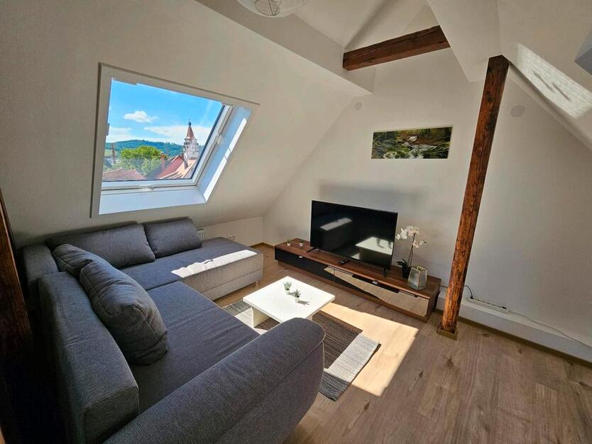 Möblierte 2 Zi Dachgeschosswohnung, zentral in Gengenbach zimmer