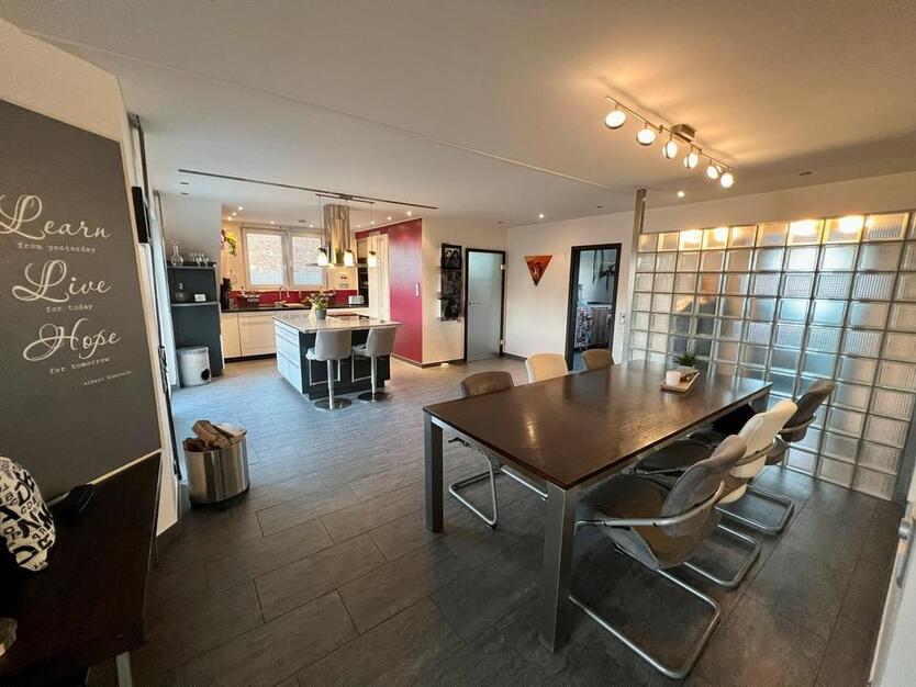 Helle, moderne 4-Zimmer-Wohnung mit großer Terrasse und Garage zimmer