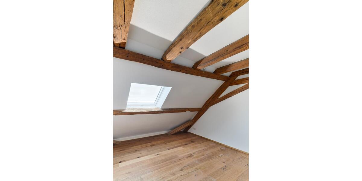 Dachgeschoßwohnung Weilheim - 4 Zimmer, 139 m&sup2;, 1.540&euro; | Angebot:26012944