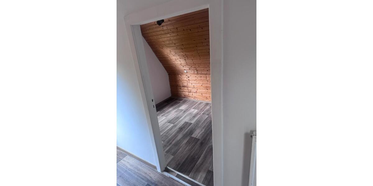 Etagenwohnung Hatten - 6 Zimmer, 130 m&sup2;, 1.130&euro; | Angebot:26564033