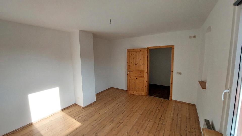 Etagenwohnung Roßwein - 2 Zimmer, 72 m&sup2;, 450&euro; | Angebot:24627450