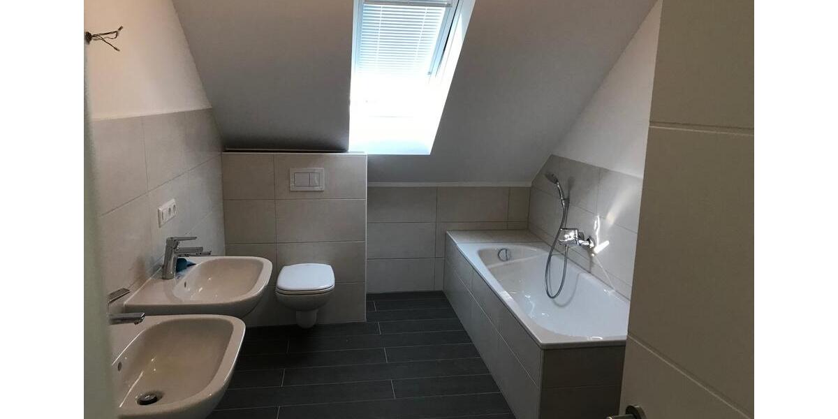 Dachgeschoßwohnung Freudenberg - 3.5 Zimmer, 105 m&sup2;, 950&euro; | Angebot:26623803
