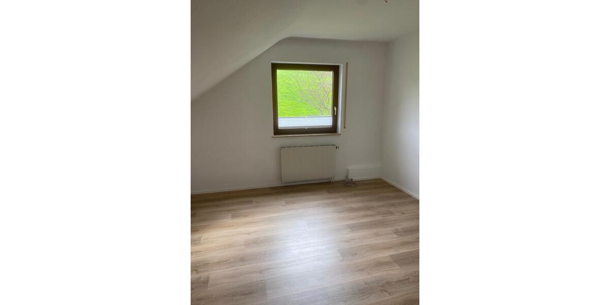 Dachgeschoßwohnung Baiersbronn - 3.5 Zimmer, 86 m&sup2;, 850&euro; | Angebot:23695156