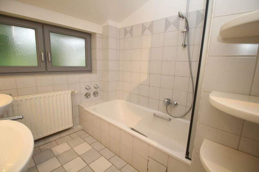 Besichtigung am 23.10. um 13.00 Uhr, Dreizimmerwohnung mit Balkon 3 zimmer