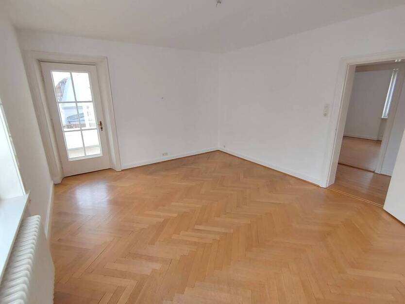 Nähe Stadtpark: Ruhige 4-Zimmer-Wohnung mit Süd-West-Loggia in 23568 Lübeck-St.Gertrud, Lutherstr.
