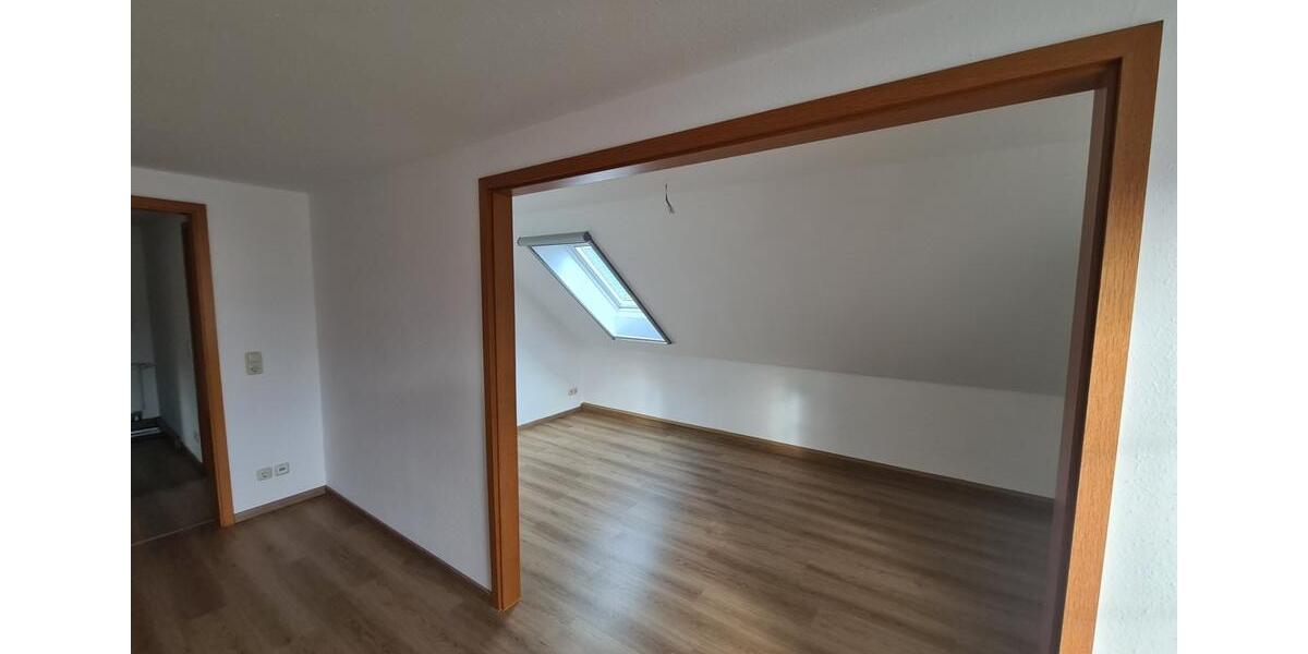 Dachgeschoßwohnung Oberschöna - 2 Zimmer, 50 m&sup2;, 300&euro; | Angebot:24745161