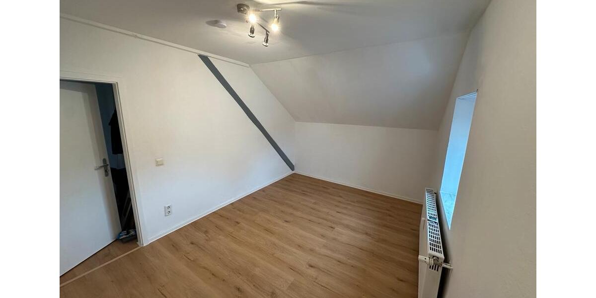 Renovierte 3,5 Dachgeschosswohnung in Riegelsberg 3.5 zimmer