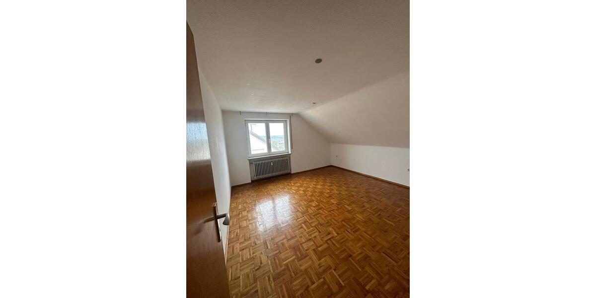 Dachgeschoßwohnung Aalen Attenhofen - 4 Zimmer, 80 m&sup2;, 840&euro; | Angebot:26049594
