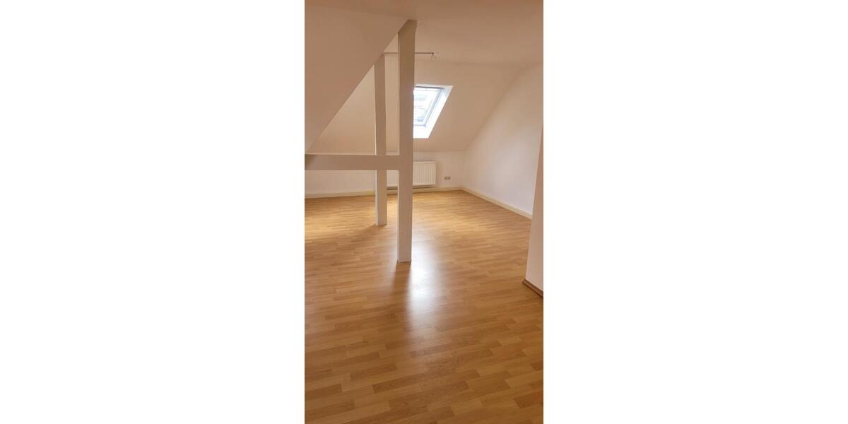 Dachgeschoßwohnung Limbach-Oberfrohna Oberfrohna - 2 Zimmer, 37 m&sup2;, 220&euro; | Angebot:26211120