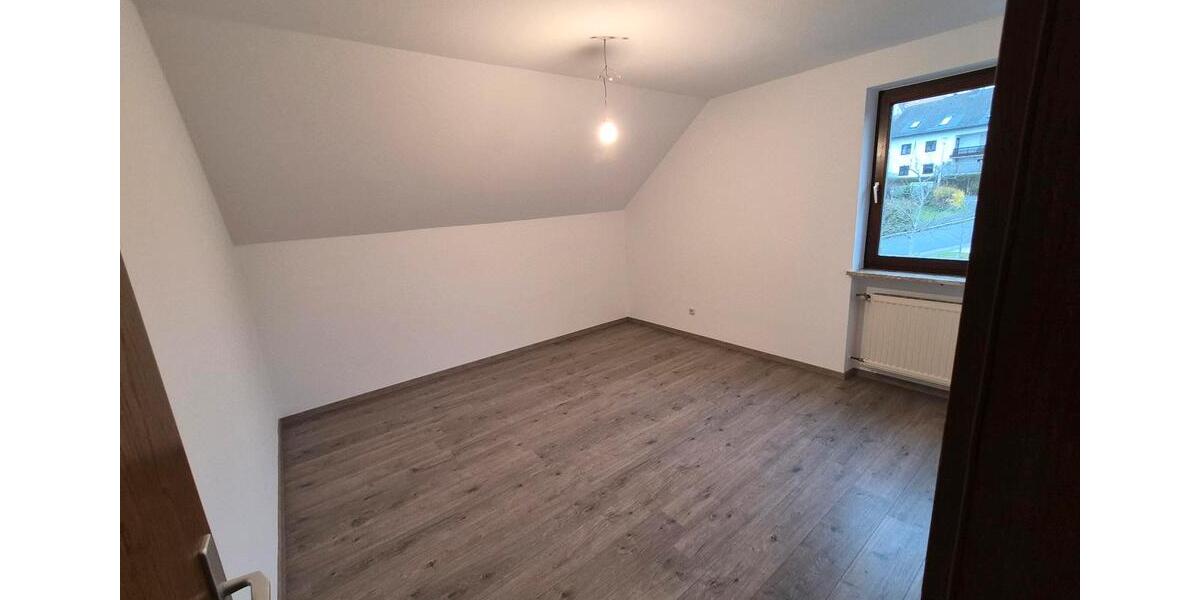 Dachgeschoßwohnung Oberviechtach - 5 Zimmer, 125 m&sup2;, 1.000&euro; | Angebot:26606063