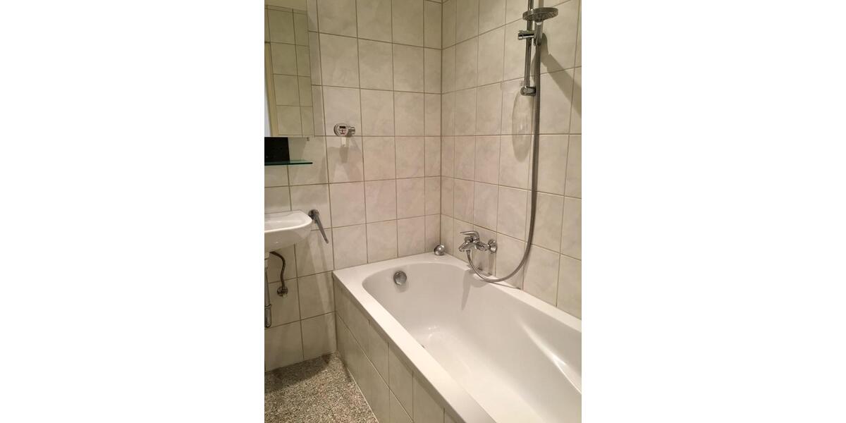 Dachgeschoßwohnung Sulzbach (Saar) - 1.5 Zimmer, 40 m&sup2;, 300&euro; | Angebot:25989368