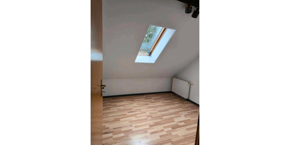 Dachgeschoßwohnung Aßlar - 3 Zimmer, 75 m&sup2;, 1.080&euro; | Angebot:25163645