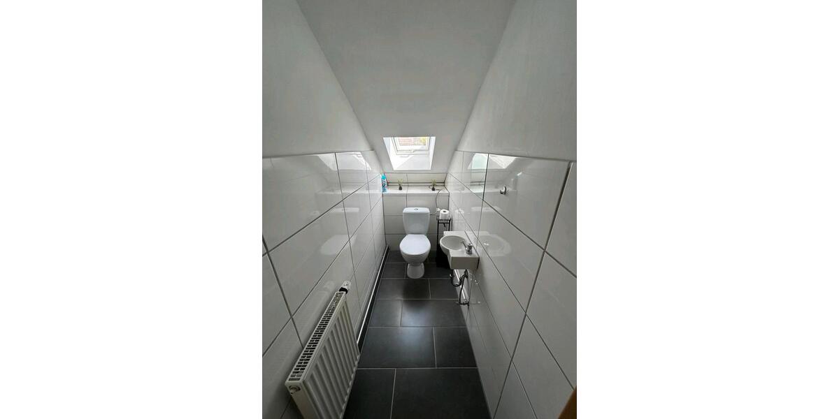 Dachgeschoßwohnung Germersheim - 5 Zimmer, 100 m&sup2;, 15&euro; | Angebot:26042576