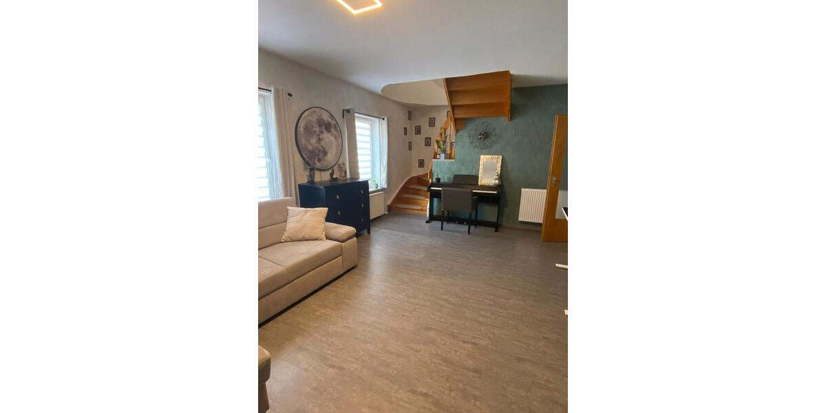 Etagenwohnung Albertshofen - 3 Zimmer, 110 m&sup2;, 850&euro; | Angebot:26644973