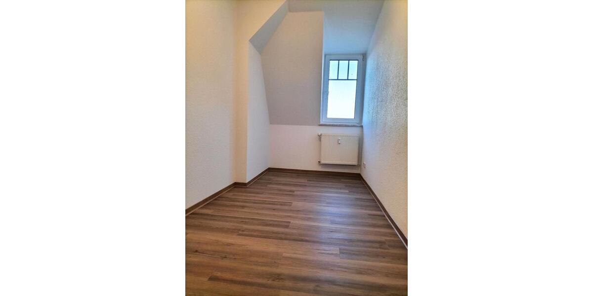 Dachgeschoßwohnung Crimmitschau - 2 Zimmer, 45 m&sup2;, 427&euro; | Angebot:24853459