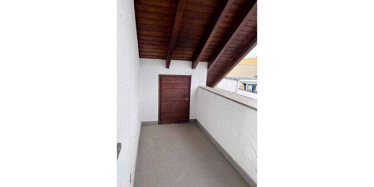 Dachgeschoßwohnung Walldorf - 3 Zimmer, 120 m&sup2;, 1.050&euro; | Angebot:24377932