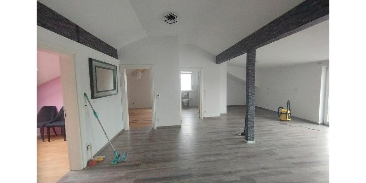 Dachgeschoßwohnung Eislingen (Fils) - 3 Zimmer, 100 m&sup2;, 1.000&euro; | Angebot:26167382