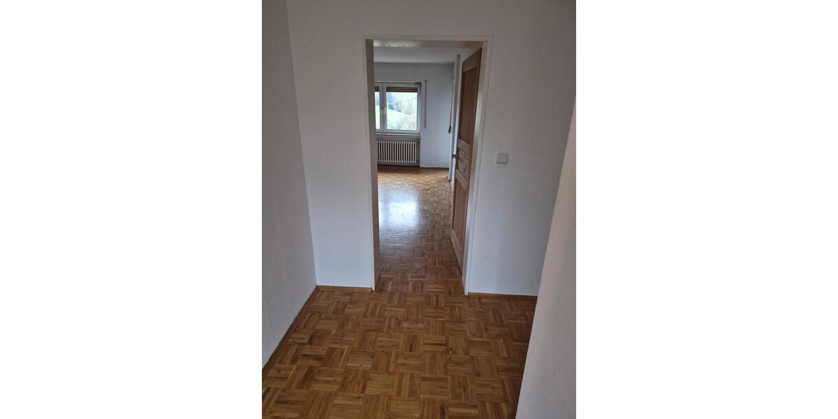 Etagenwohnung Bebra - 2 Zimmer, 83 m&sup2;, 650&euro; | Angebot:24805057